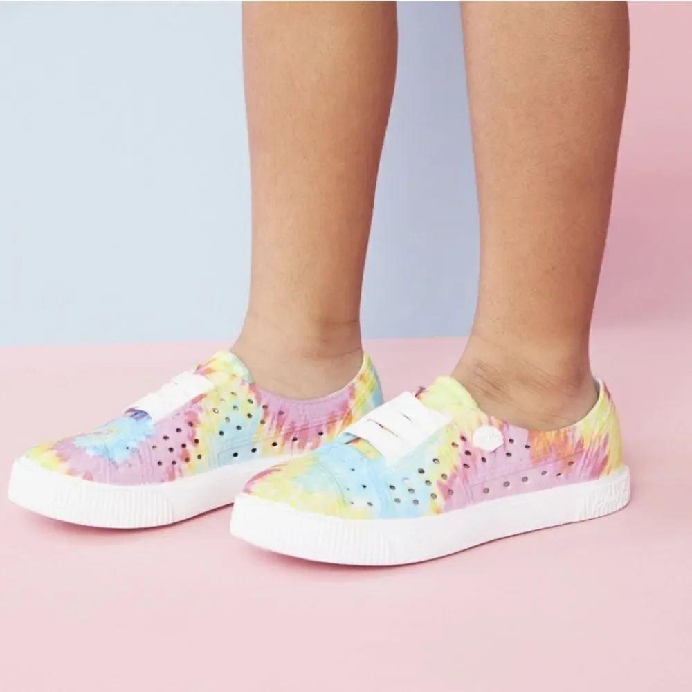 BRANDย NEWโBLOWFISH WALKING ON CLOUDS BIG GIRL'S RAINWATER CANVASโSHOE